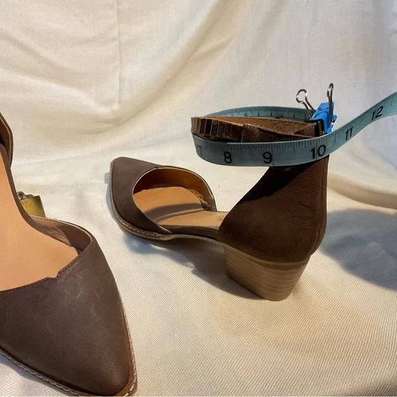 Sundance Dark Brown Women's Heels - Picture 6 of 6